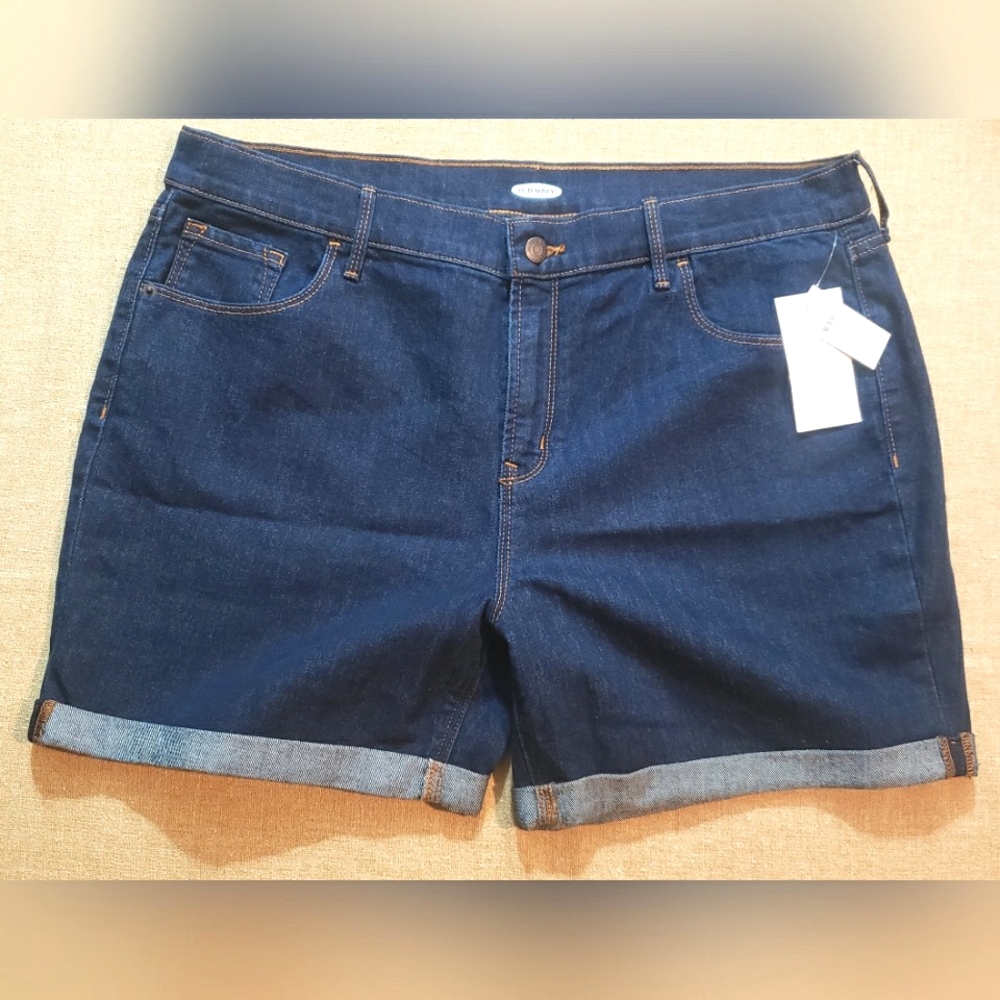 NWT Slim Midi Old Navy Denim Shorts Siz‎e 16